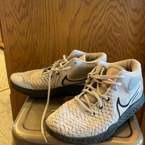 Nike Men’s Basketball sneakers